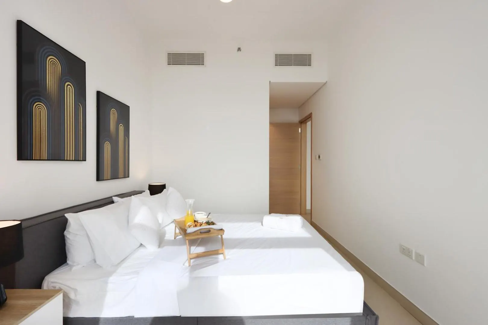 Apartment 2B With City Skyline Views, Near Metro Station Dubai