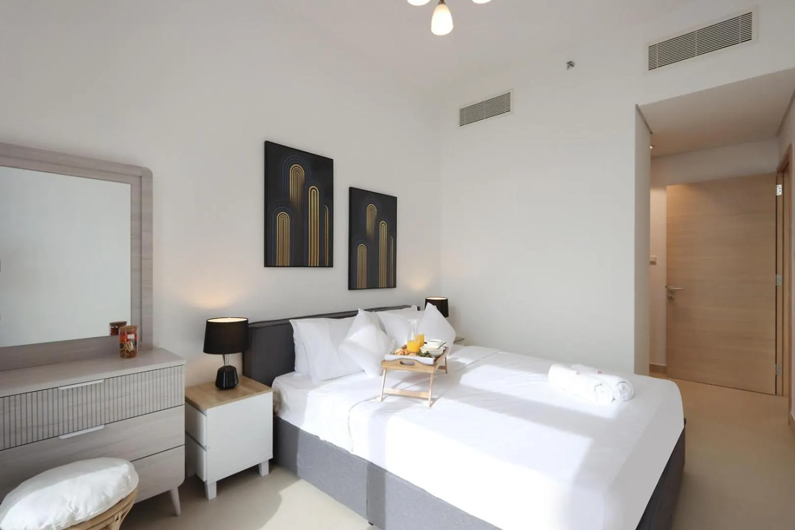 Apartment 2B With City Skyline Views, Near Metro Station Dubai United Arab Emirates