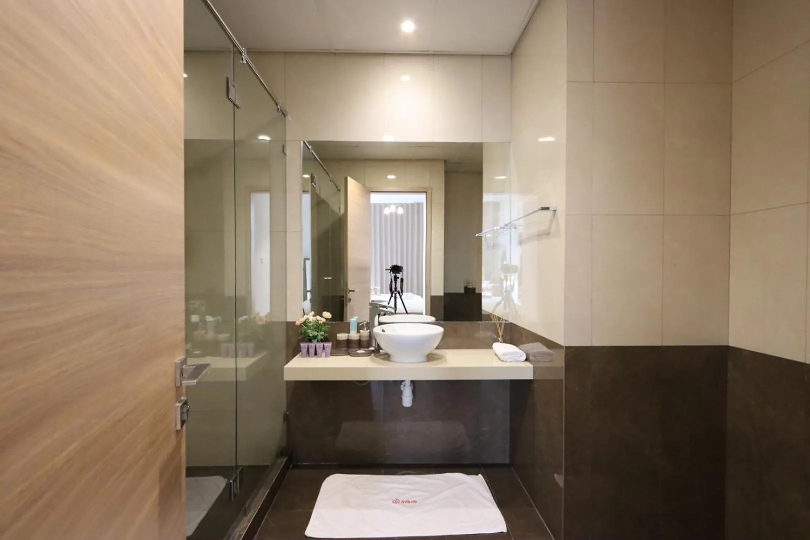 Apartment 2B With City Skyline Views, Near Metro Station Dubai
