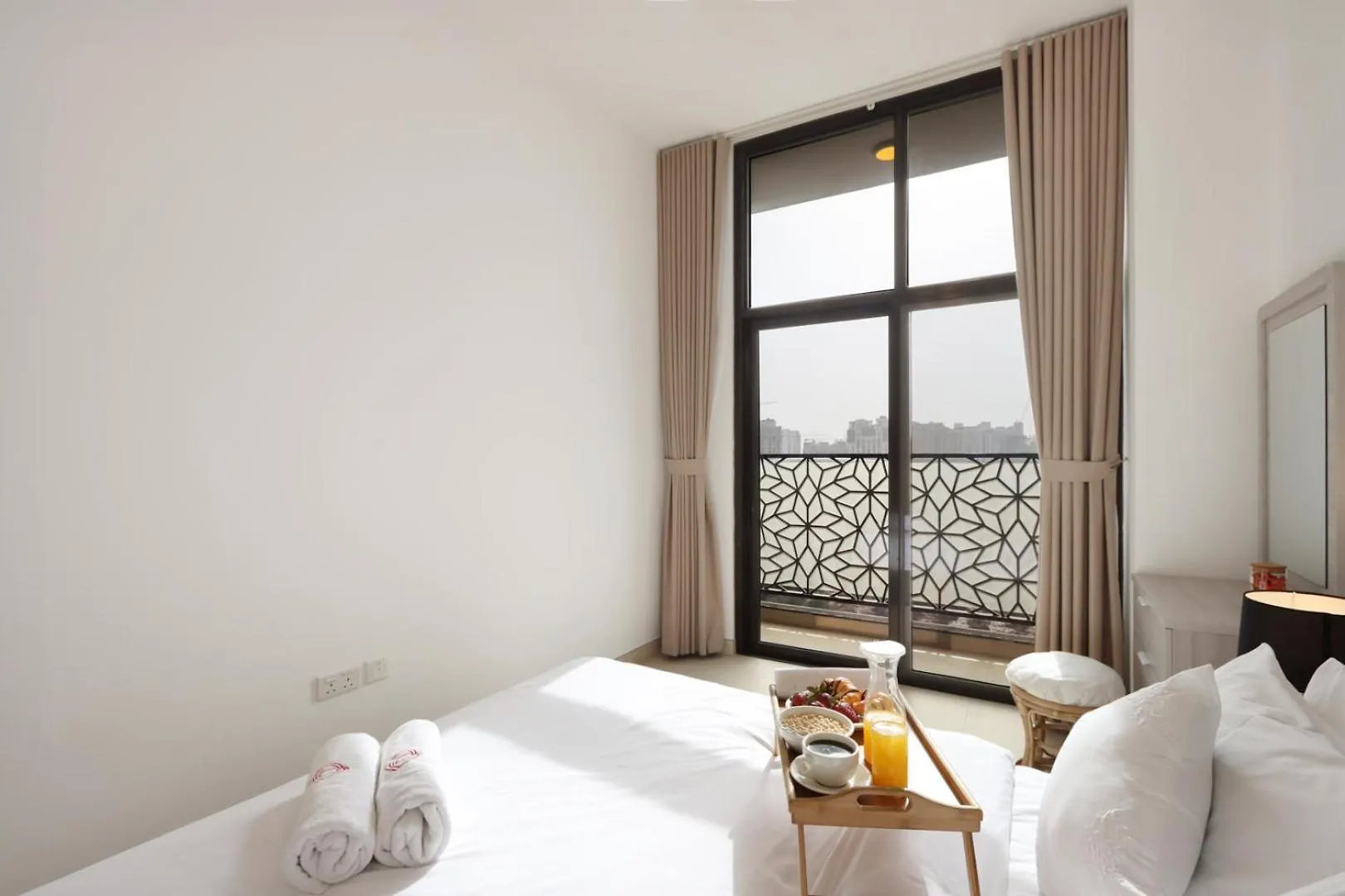 Apartment 2B With City Skyline Views, Near Metro Station Dubai